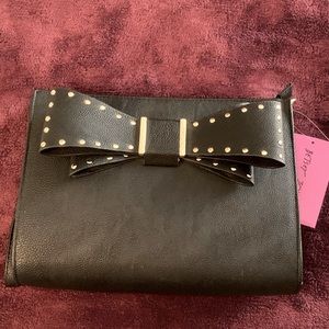 BETSEY JOHNSON BLK COLLECTIBLE BOW STUDDED CLUTCH